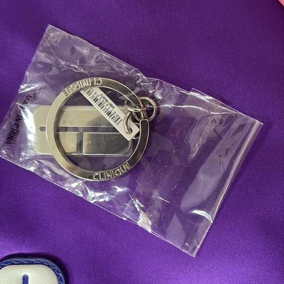 Clinique Vibrant Purple Tote with Pink Accent - Picture 5 of 6